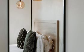 Lighthouse Guesthouse & Cafe